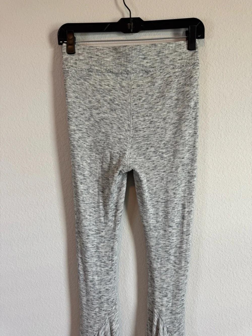 Free People Movement Gray Low and Flow Ruffle Ribbed Leggings Size Small - Picture 8 of 10